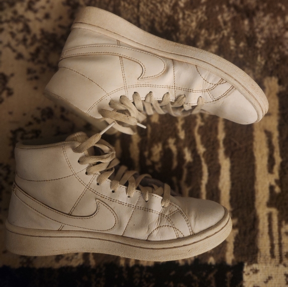 Nike Court Royale 2 MidWomen's Shoes - Picture 2 of 5